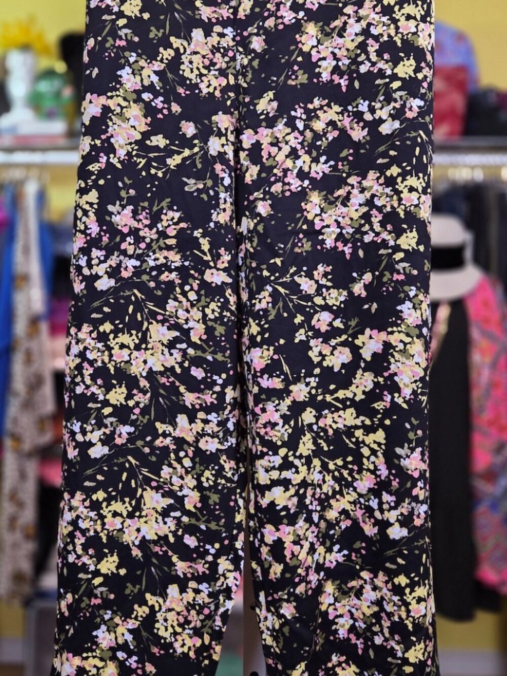 142. Jessica Simpson Printed Pull-On Pant